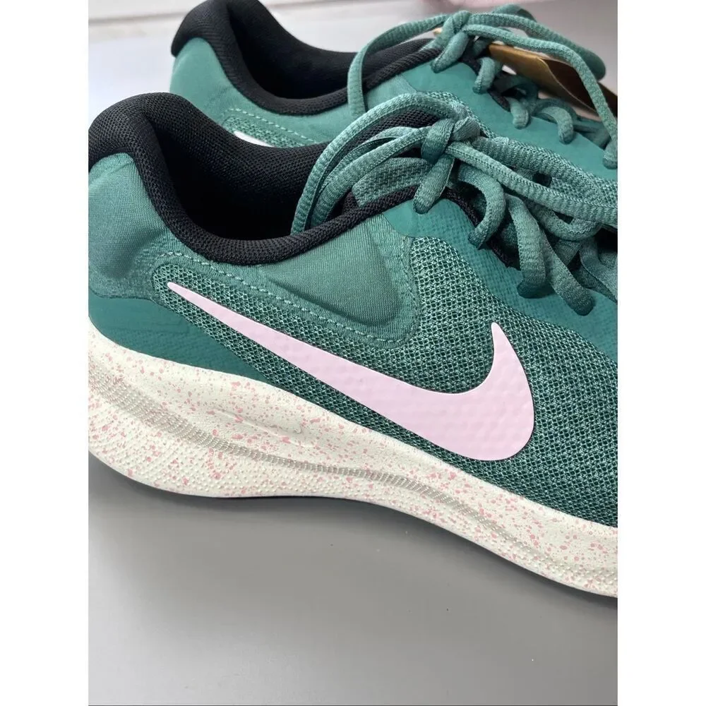 Nike Revolution 7 Bicoastal Green Pink Foam women’s size 7